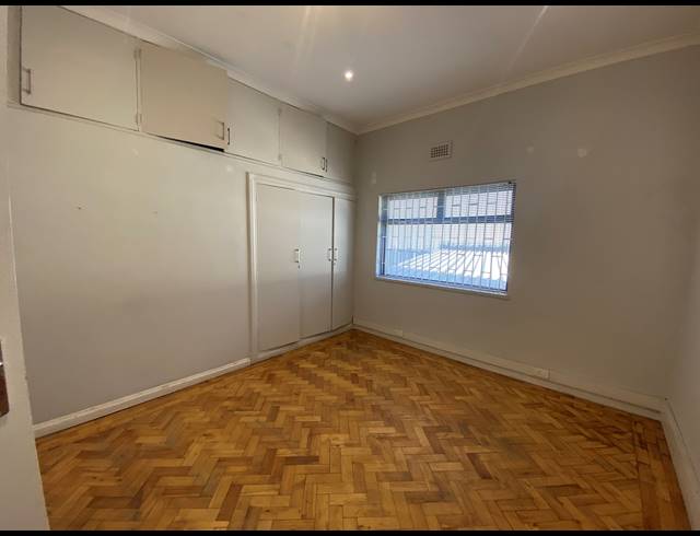 176M² OFFICE TO LET IN PAARDEN EILAND